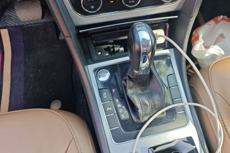 大众 帕萨特 2014款 2.0TSI DSG御尊版中控内饰18