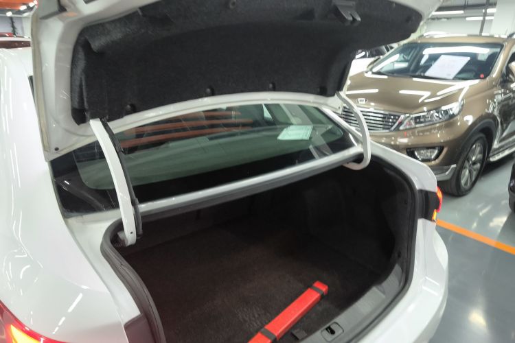 别克 英朗 2019款 18T 自动互联精英型 国VI机舱底盘23