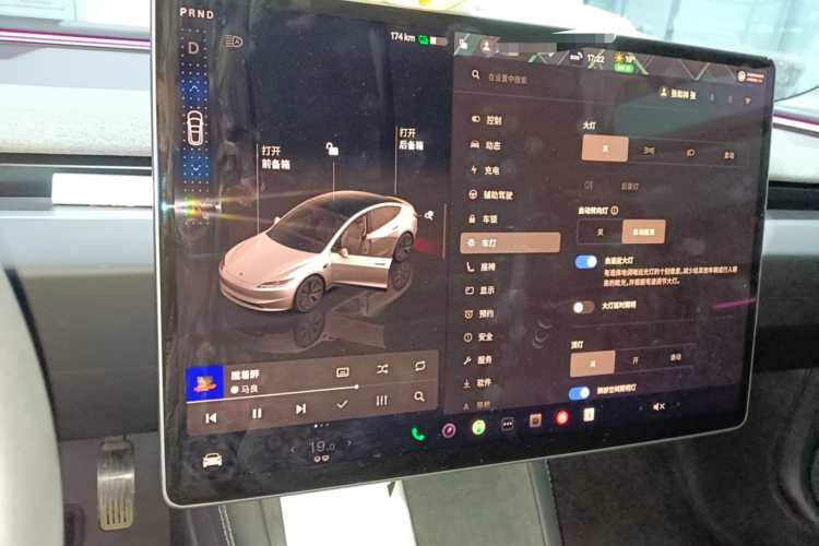 特斯拉 Model 3 2025款 后轮驱动版中控内饰16
