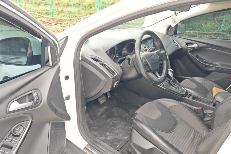 福特 福克斯 2015款 两厢 1.6L 自动风尚型中控内饰20