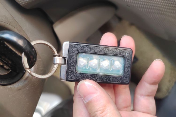 雪佛兰 赛欧 2013款 两厢 1.2L AMT理想版中控内饰11