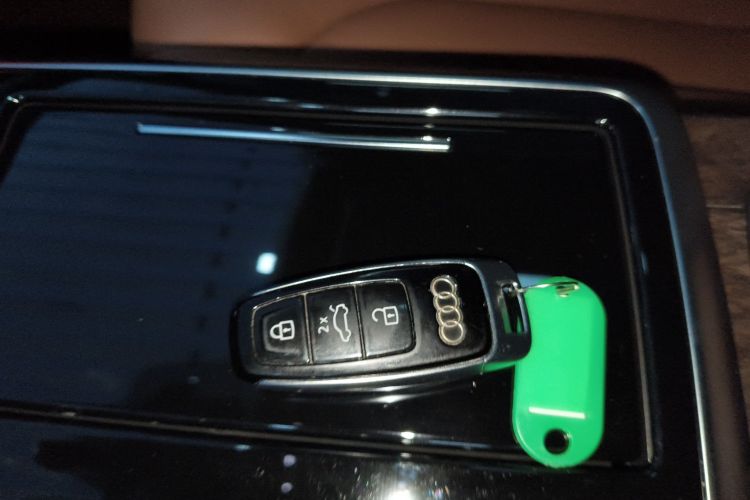 奥迪Q7 2022款 45 TFSI quattro S line运动型中控内饰11