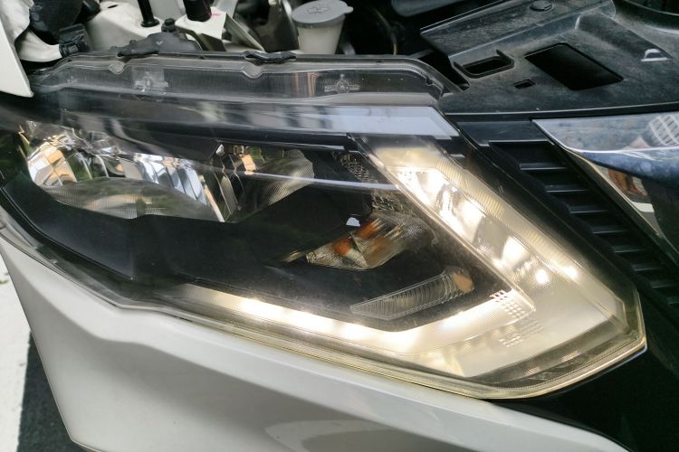 日产 奇骏 2017款 2.0L CVT舒适版 2WD车身外观8