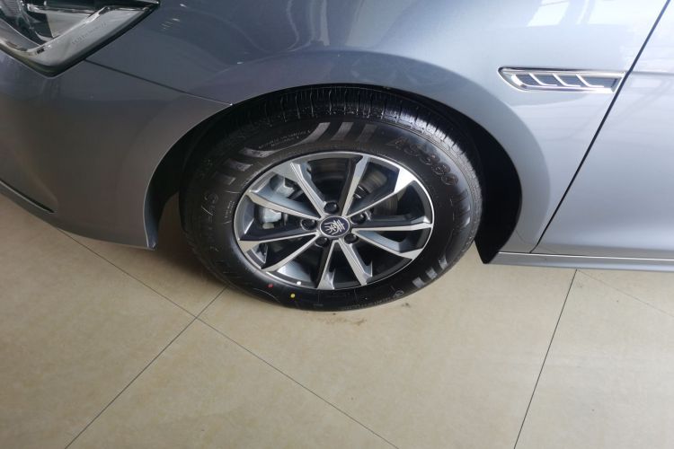 比亚迪 秦PLUS 2024款 荣耀版 DM-i 55KM领先型车身外观35