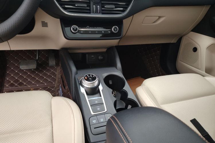 福特 福克斯 2021款 三厢 EcoBoost 180 自动锋潮型中控内饰18