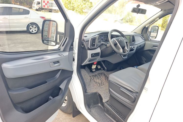 上汽大通MAXUS 新途V80 2024款 傲运通超值版 6MT 短轴超低顶127Ps 5/6座中控内饰7003