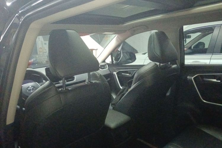 丰田 威兰达 2023款 2.0L CVT两驱豪华PLUS版局部细节22