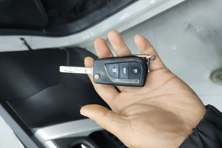 丰田 雷凌 2017款 改款 185T CVT精英版 国V中控内饰11