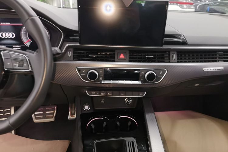 奥迪A4L 2023款 40 TFSI quattro 豪华动感型中控内饰16