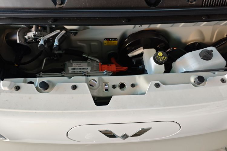 五菱汽车 宏光MINIEV 2024款 第三代 215km 青春版机舱底盘24