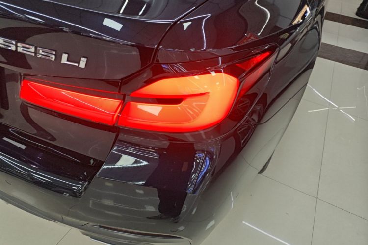 宝马5系 2022款 改款 525Li M运动套装车身外观9