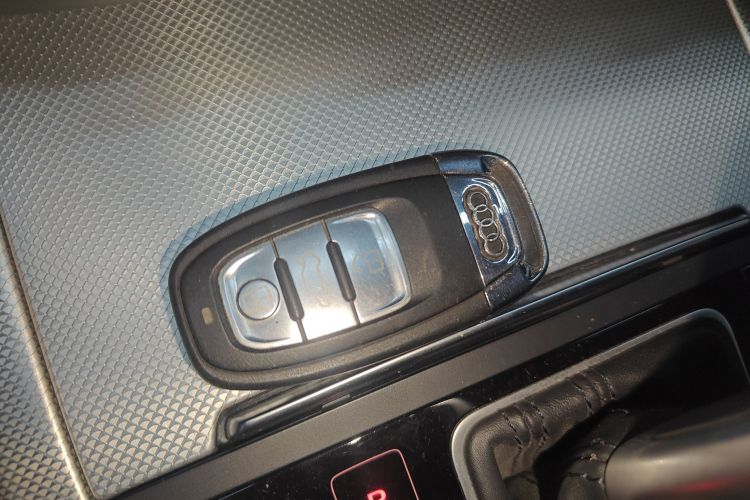 奥迪A6L 2015款 TFSI 百万纪念智领型中控内饰11