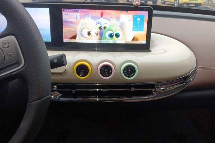 五菱汽车 五菱缤果 2023款 333km 灵犀互联款中控内饰16