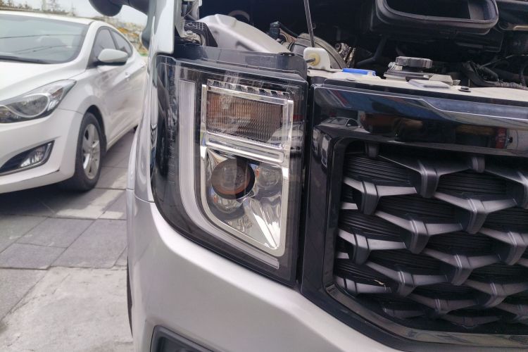 江铃福顺 2023款 2.0T 手动短轴中顶商运型多功能乘用车5座车身外观8