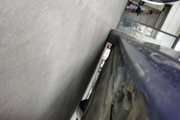 奔驰C级 2018款 C 200 运动版局部细节9002