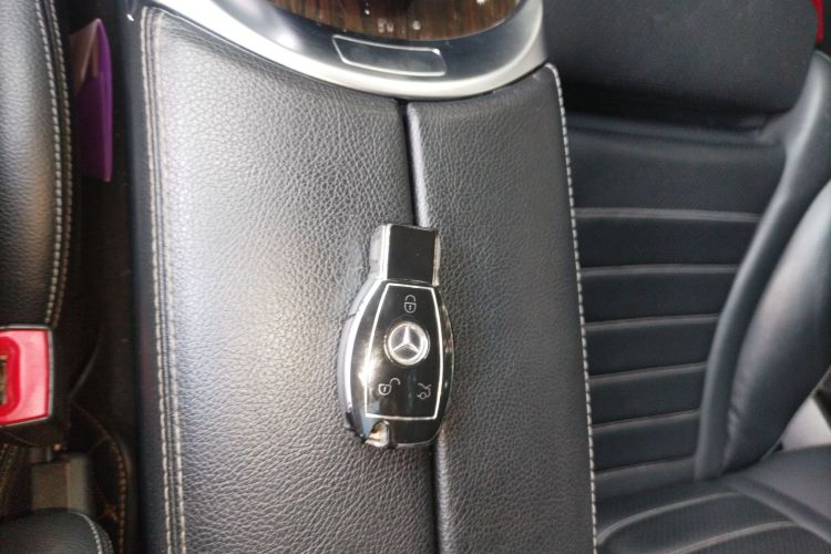 奔驰C级 2017款 改款 C 180 L 时尚型中控内饰11