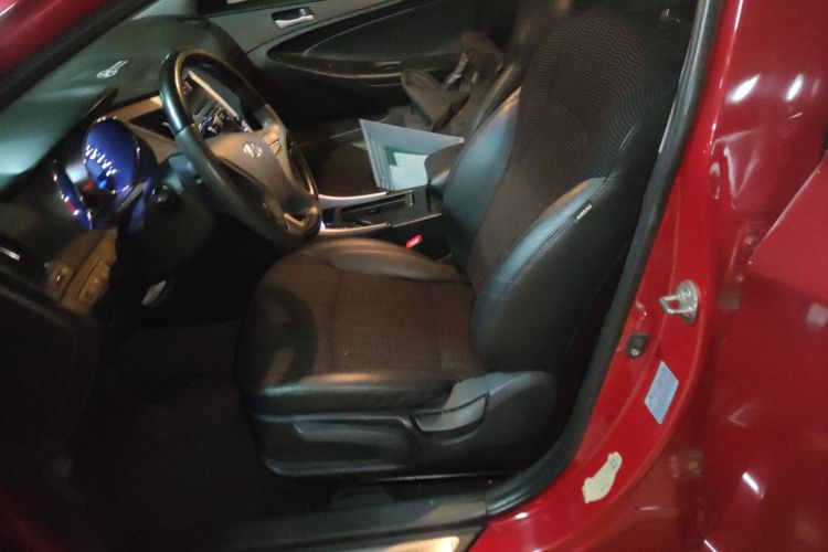 现代 索纳塔 2011款 2.0L 自动领先版中控内饰19