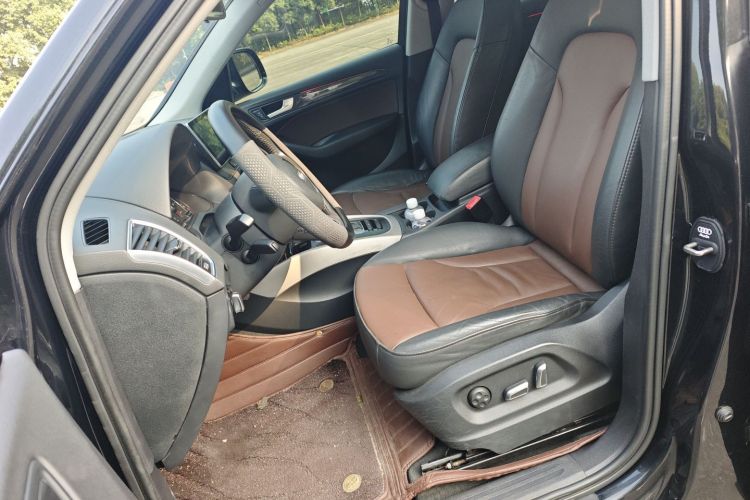 奥迪Q5 2018款 典藏版 40 TFSI 进取型中控内饰19