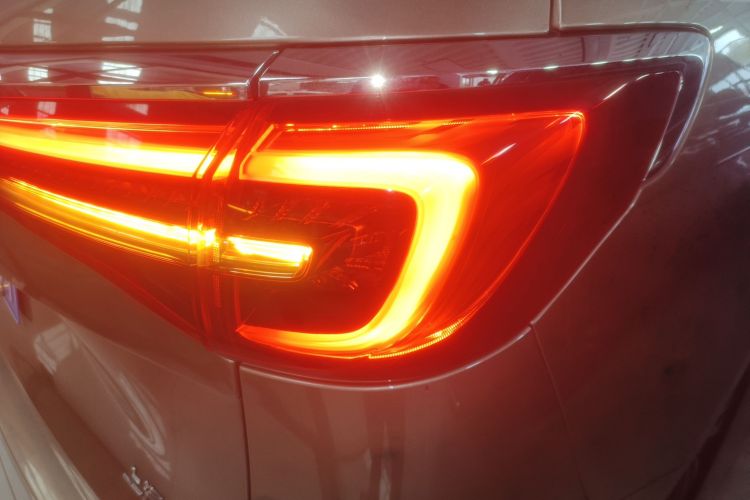 别克GL8 2023款 ES陆尊 尊享型车身外观9