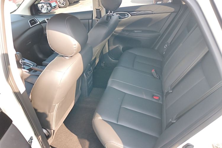 日产 轩逸 2022款 经典 1.6XL CVT豪华版中控内饰7004