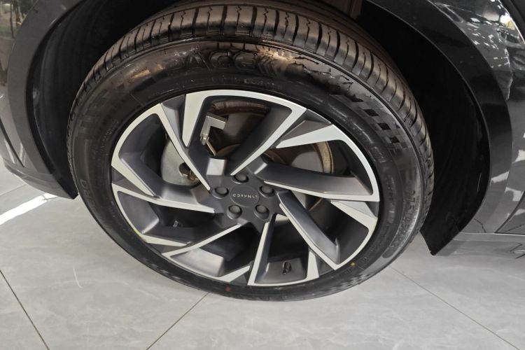 领克09 2021款 2.0T Halo 六座车身外观6007