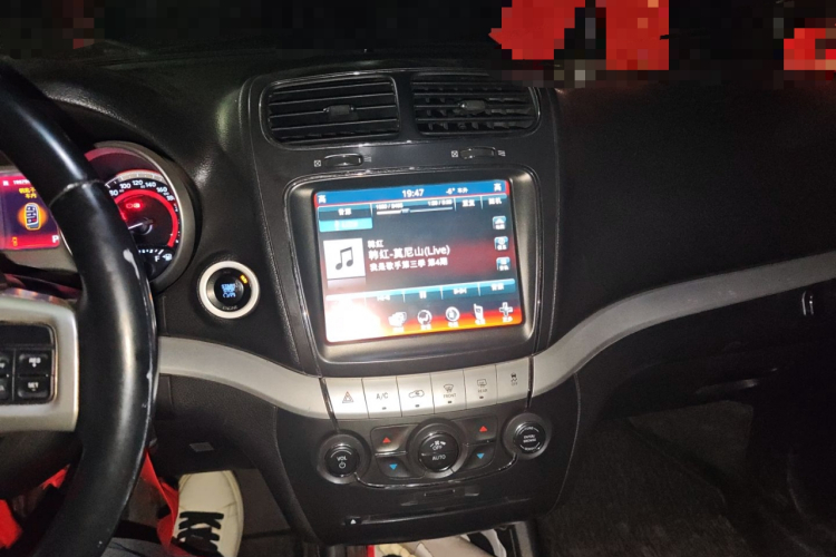 道奇 酷威 2013款 2.4L 两驱尊尚版中控内饰16