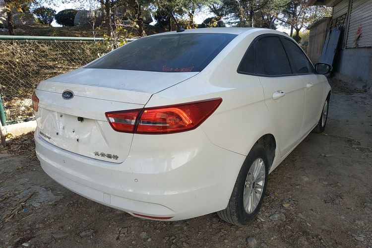 福特 福睿斯 2017款 改款 1.5L 手动舒适型车身外观7