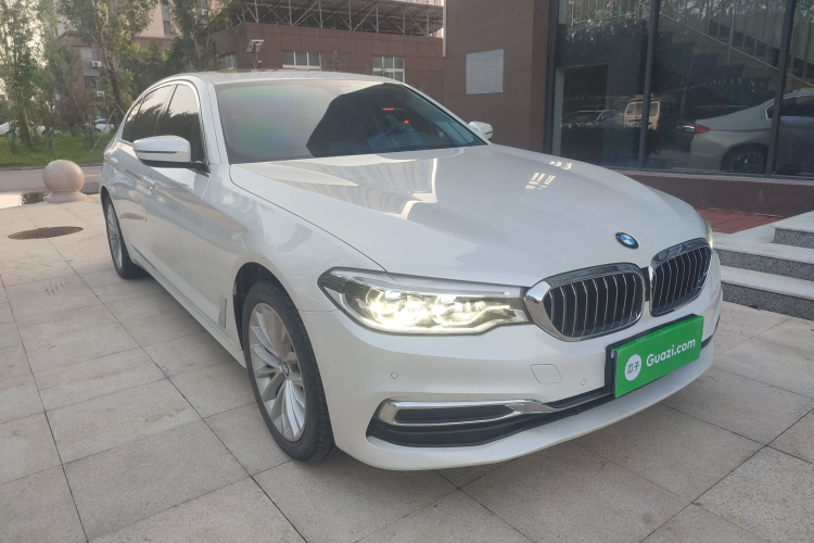 宝马5系 2020款 530Li 领先型 豪华套装车身外观3