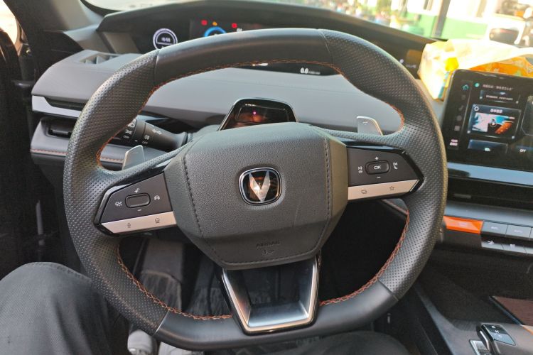 长安UNI-V 2022款 1.5T 尊贵型局部细节13