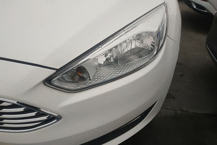 福特 福克斯 2018款 三厢经典 1.6L 自动风尚型智行版局部细节36