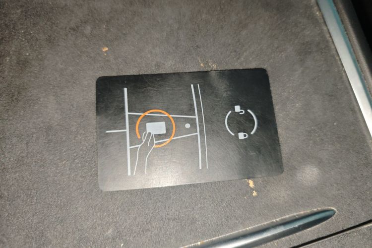 特斯拉 Model Y 2022款 后轮驱动版中控内饰11