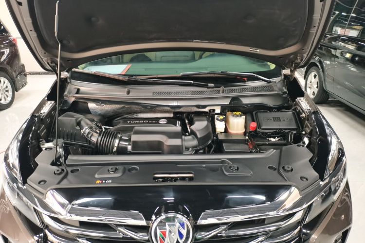 别克GL8 2023款 改款 陆上公务舱 豪华型机舱底盘24