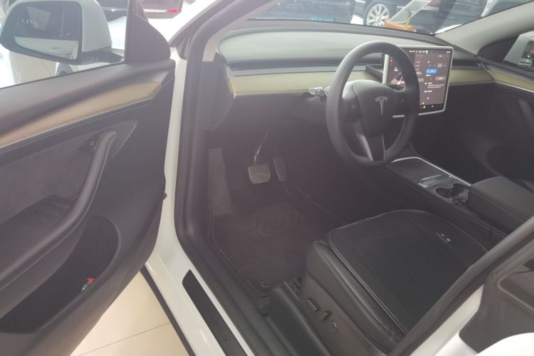 特斯拉 Model Y 2022款 改款 后轮驱动版中控内饰20