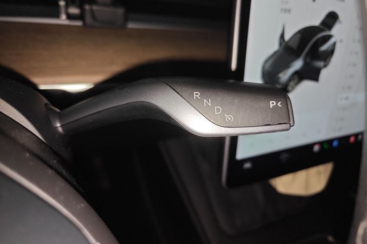 特斯拉 Model Y 2021款 长续航全轮驱动版中控内饰18