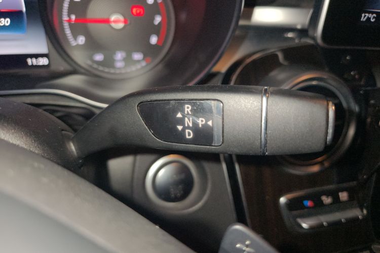 奔驰GLC 2018款 GLC 260 4MATIC 豪华型中控内饰18