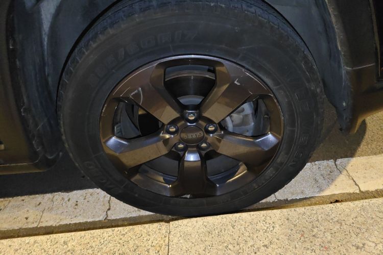 Jeep 指南者 2017款 200T 手动劲享版车身外观10