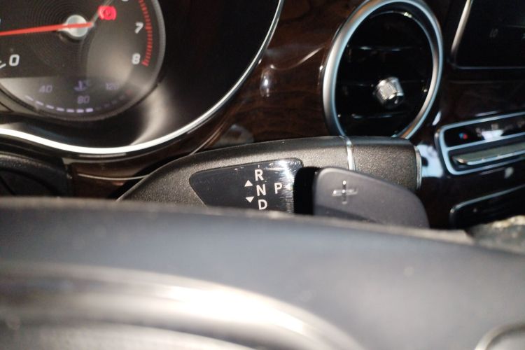 奔驰V级 2018款 V 260 L 尊贵加长版 国VI局部细节18