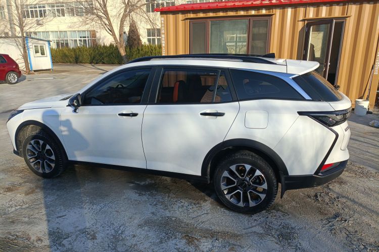 东风风神 奕炫GS 2023款 马赫版 1.5L 自动创富版车身外观4