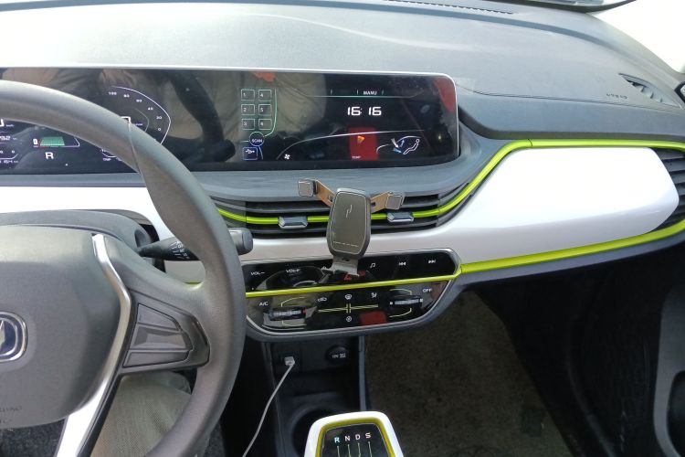 长安欧尚 奔奔E-Star 2022款 清心版 多彩款 磷酸铁锂中控内饰16