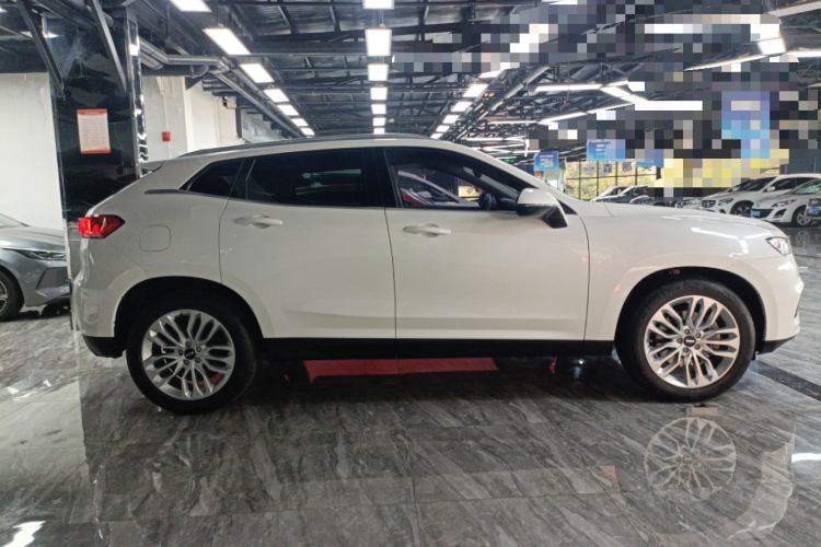 魏牌 VV7 2017款 VV7c 2.0T 豪华型车身外观4