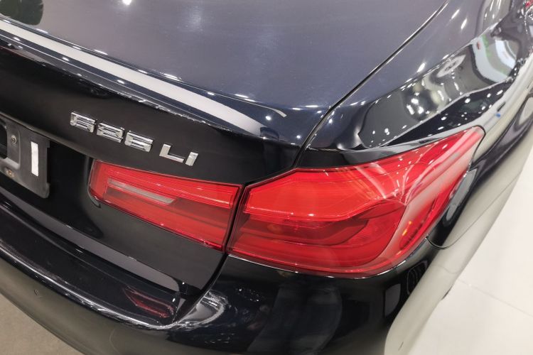 宝马5系 2020款 525Li M运动套装车身外观9