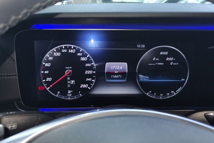 奔驰E级 2017款 E 300 L 运动豪华型中控内饰14
