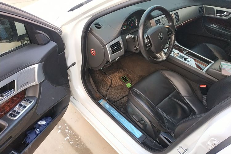 捷豹XF 2014款 XF 2.0T 豪华版中控内饰20