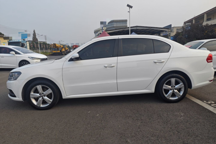 大众 朗逸 2017款 1.6L 手动风尚版车身外观4