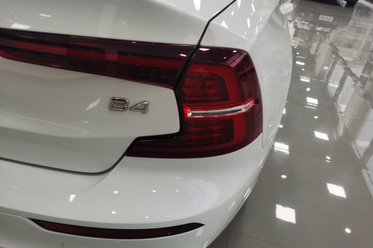 沃尔沃S60 2023款 B4 智逸豪华版车身外观9