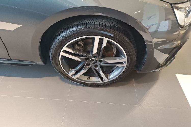 奥迪A4L 2022款 40 TFSI 豪华动感型车身外观10