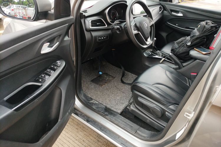 宝骏730 2019款 1.5T CVT时尚型 7座 国V中控内饰20