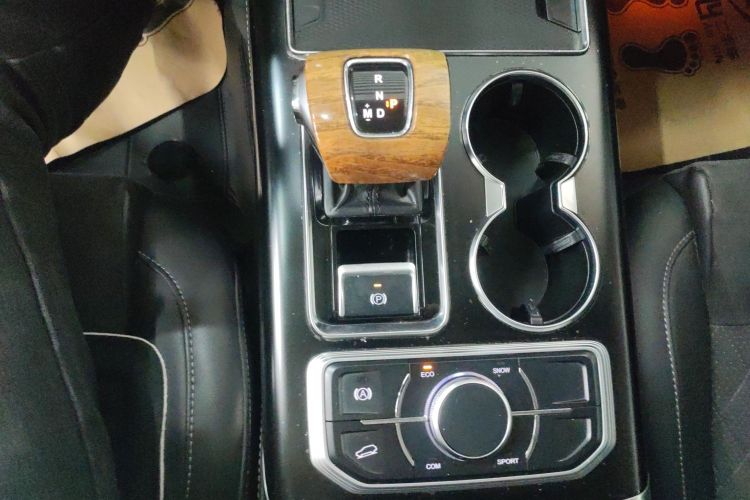 红旗HS7 2021款 2.0T DCT两驱智联旗畅版中控内饰18