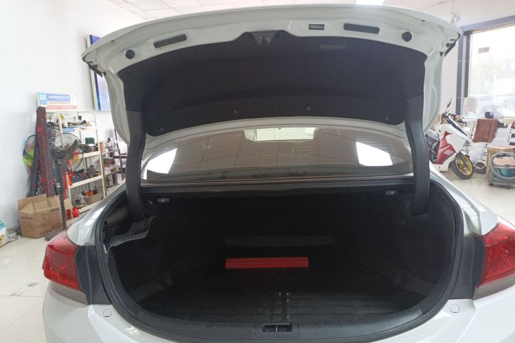 本田 思铂睿 2015款 2.4L 尊贵版机舱底盘23