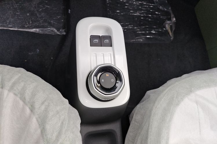 吉利银河 2025款 210km 熊猫骑士中控内饰18